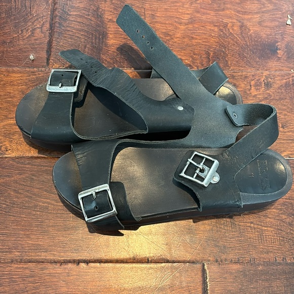 Bryr flatform black sandal - Picture 1 of 5